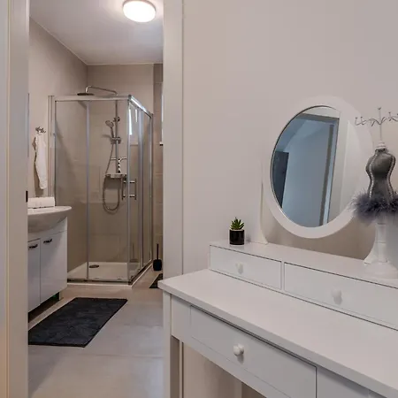 Korina Apartment - Free Private Parking Zara Esterno foto