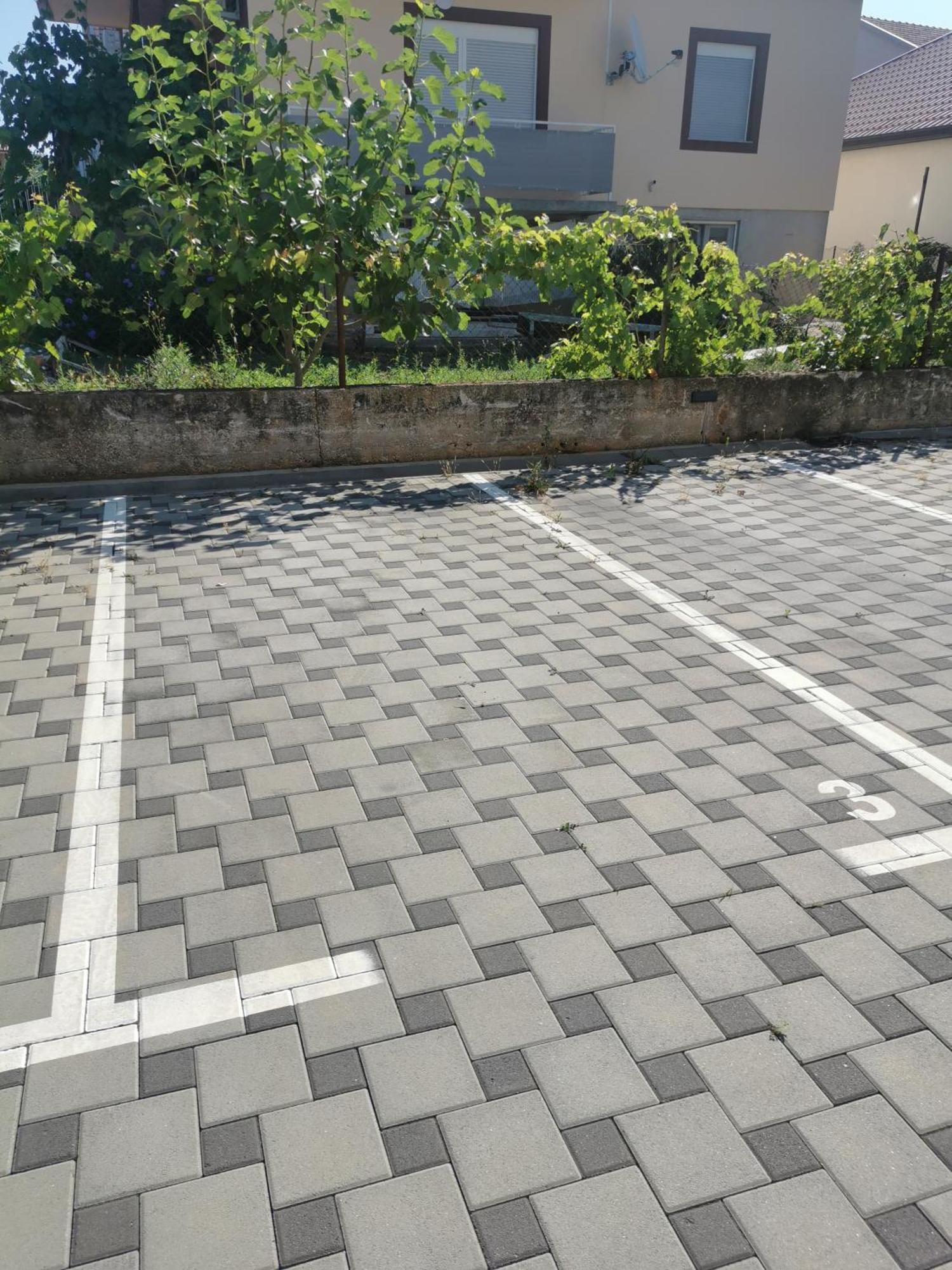 Korina - Free Private Parking Apartment