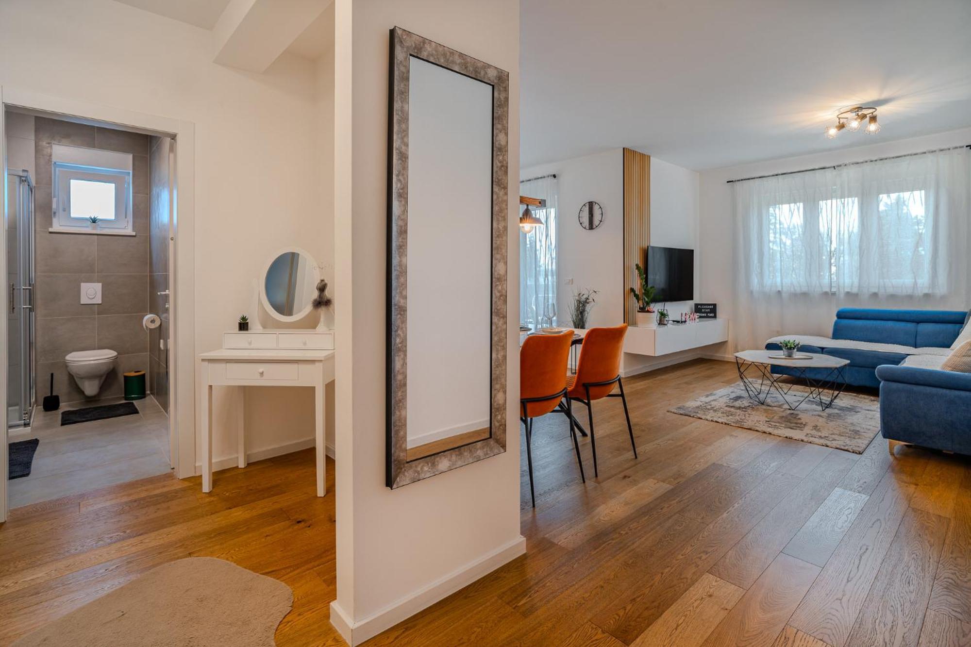 Korina - Free Private Parking Apartment *